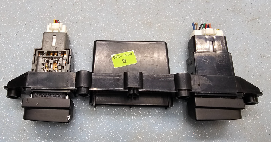 🔥05-10 Kia Sportage Hazard Switch Control Dash Clock Display Time Black
