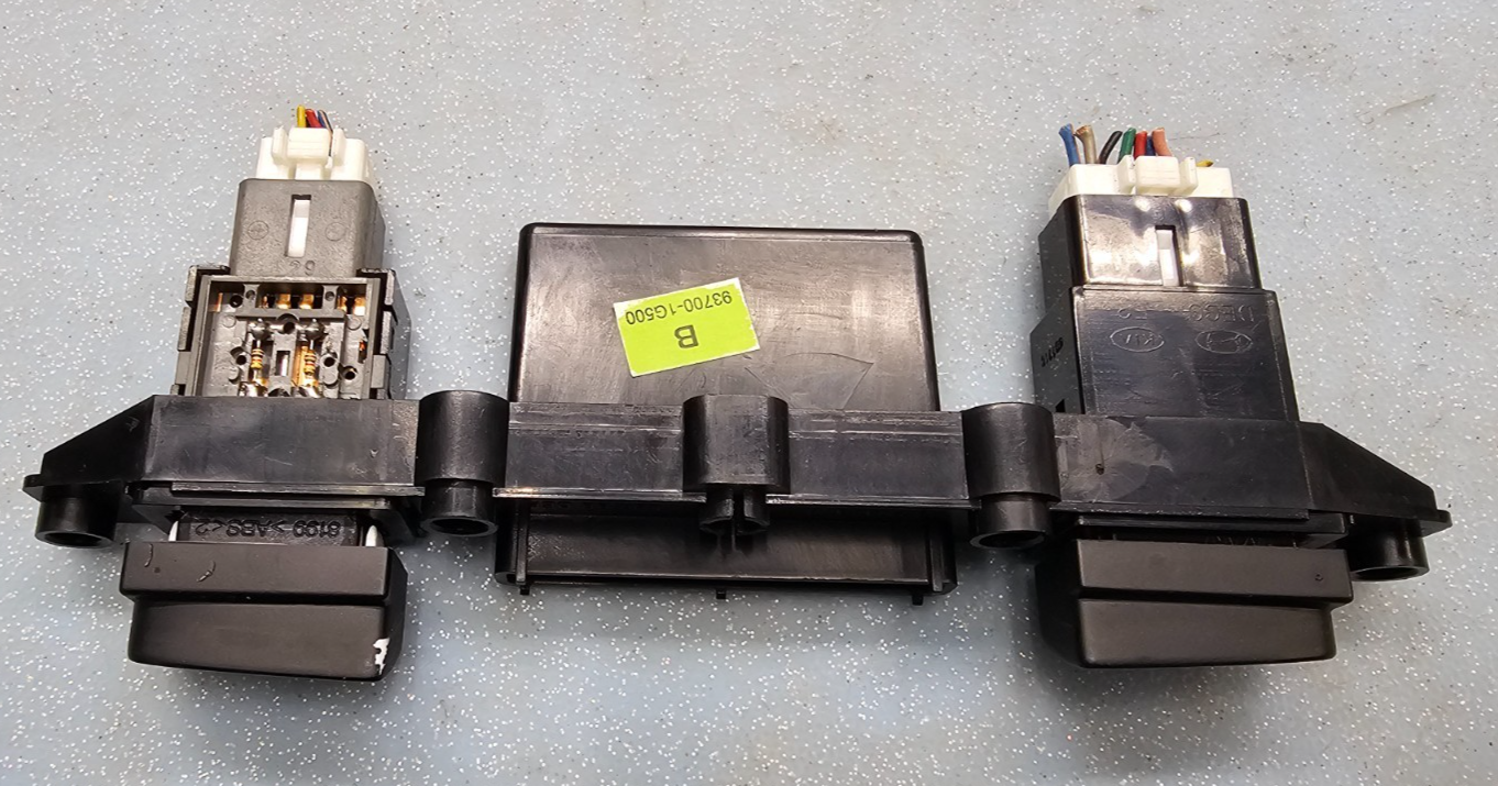 🔥05-10 Kia Sportage Hazard Switch Control Dash Clock Display Time Black