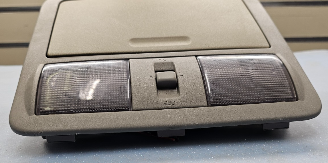 05-13 Nissan Frontier Xterra Pathfinder Overhead Console Map Dome Light OEM TAN