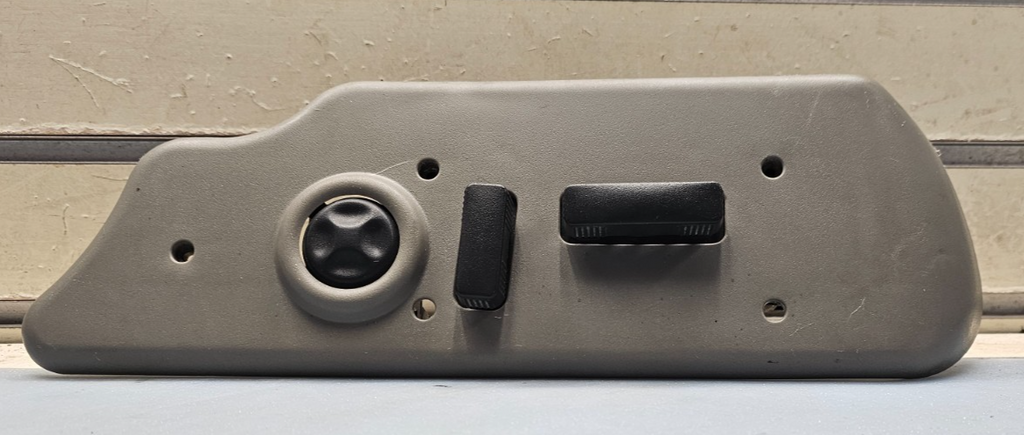 🔥03-06 SILVERADO SIERRA Front Left DRIVER Seat Adjuster Heat SWITCH Bezel Gray
