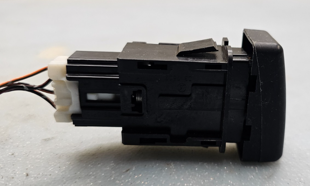 🔥04-09 Mazda3 Mazda 3 Hazard Warning Switch Emergency Flasher Light Assembly