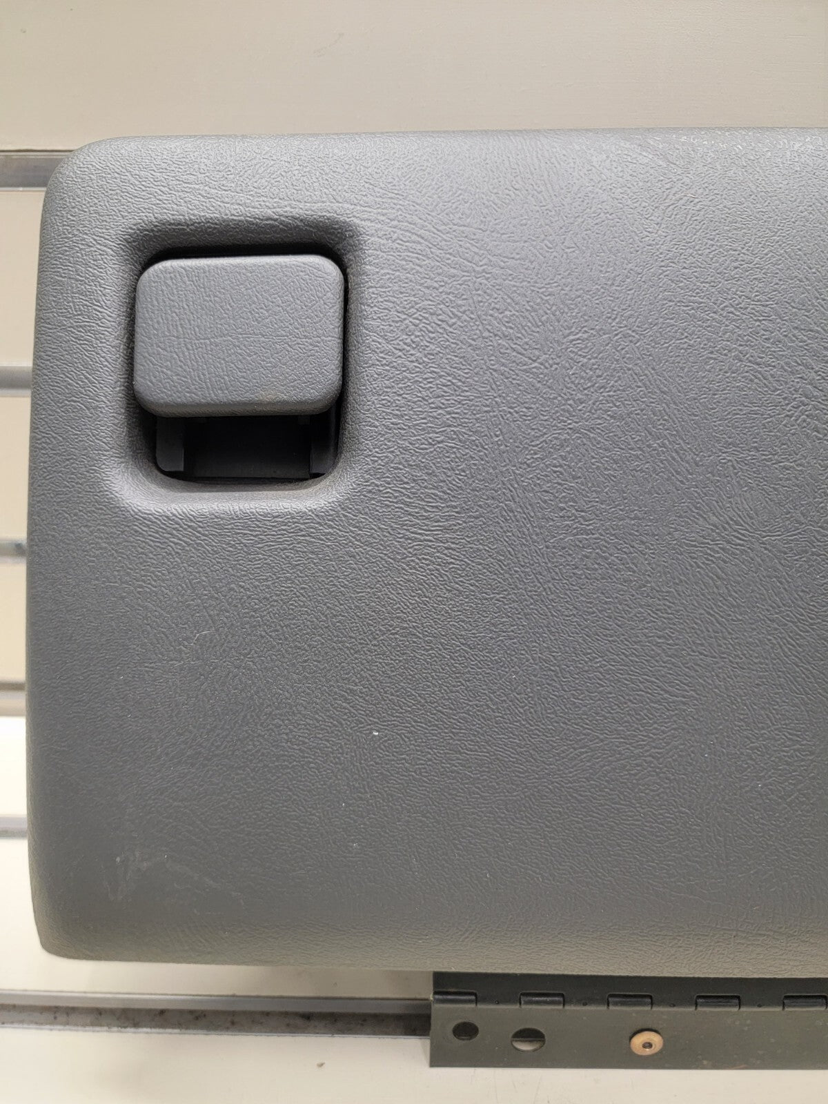 🔥99-06 SILVERADO SIERRA Dash GLOVE BOX Storage Compartment Assembly DK Gray G3
