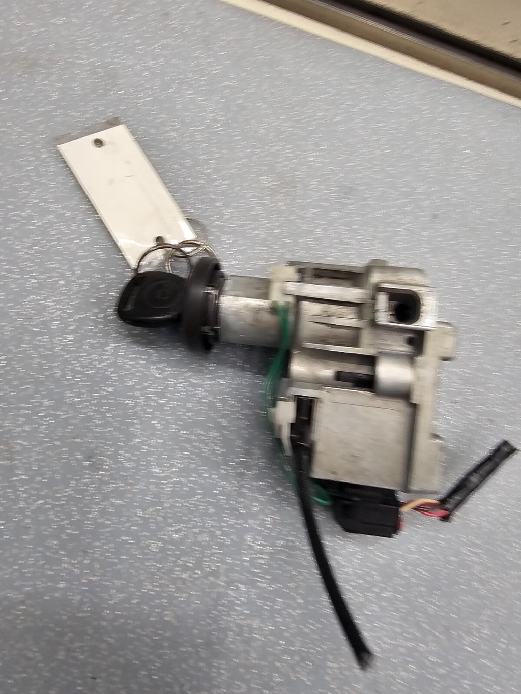 🔥07-13 Silverado Sierra STEERING COLUMN IGNITION LOCK CYLINDER HOUSING ASSEMBLY