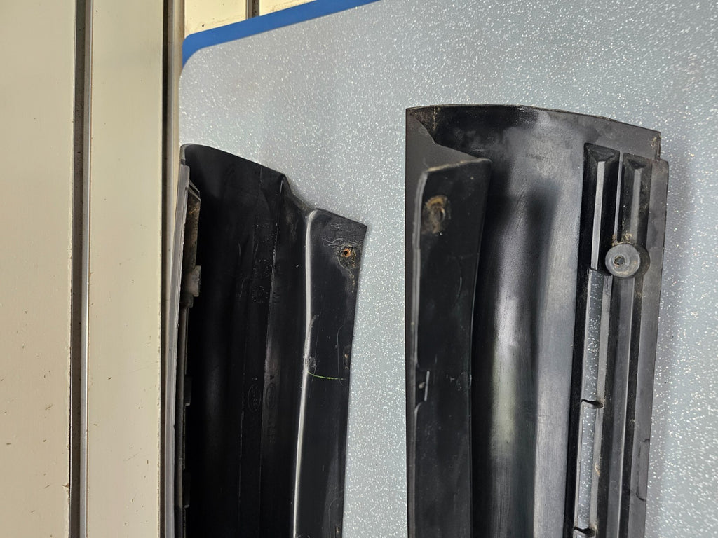 🔥95-99 Chevy GMC C/K Left Right Rear Exterior  D Pillar Barn Door Trim Molding