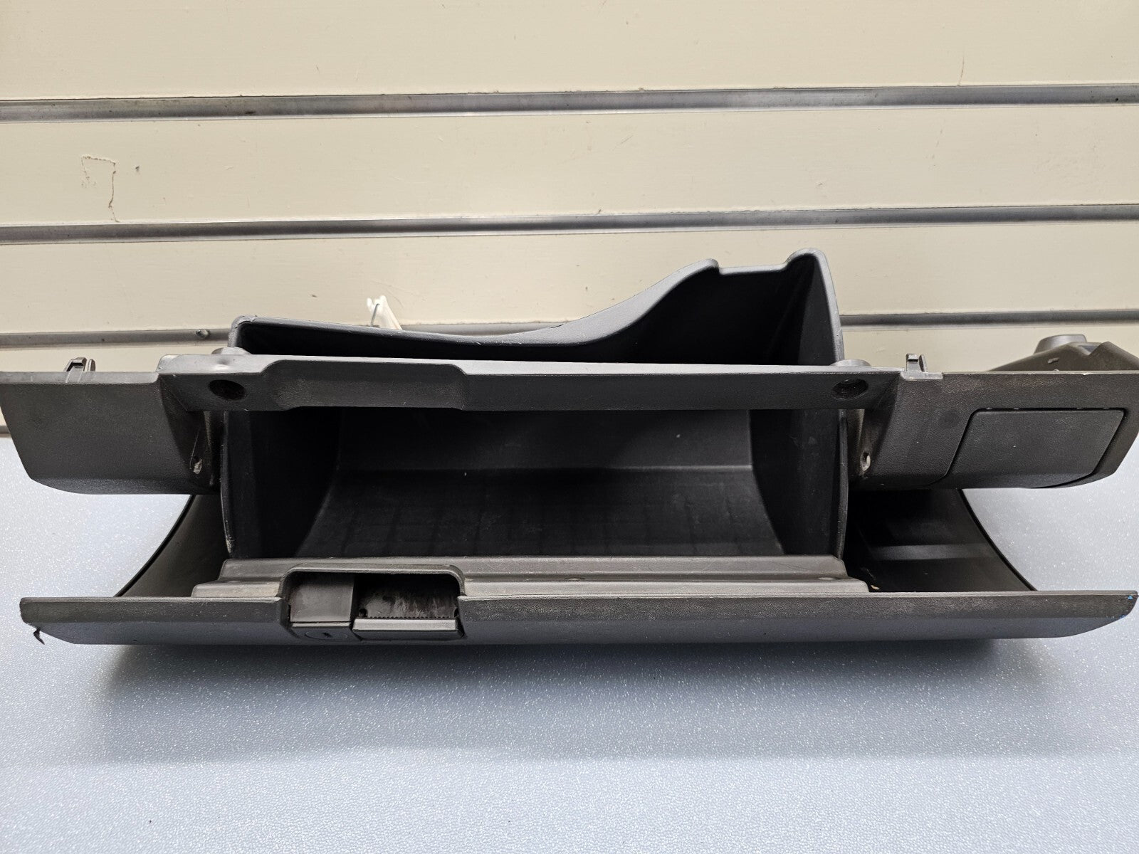 🔥05-12 Pathfinder 05-19 Frontier Dash Glove Box Compartment Assembly Graphite
