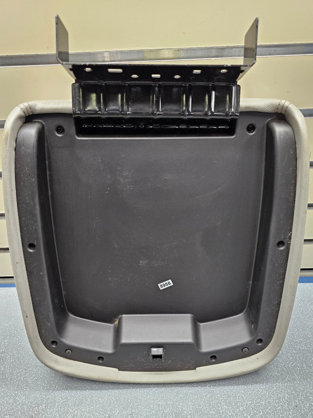 07-14 Silverado Sierra Center Console Armrest Lid Leather Cover Assembly LT GRAY
