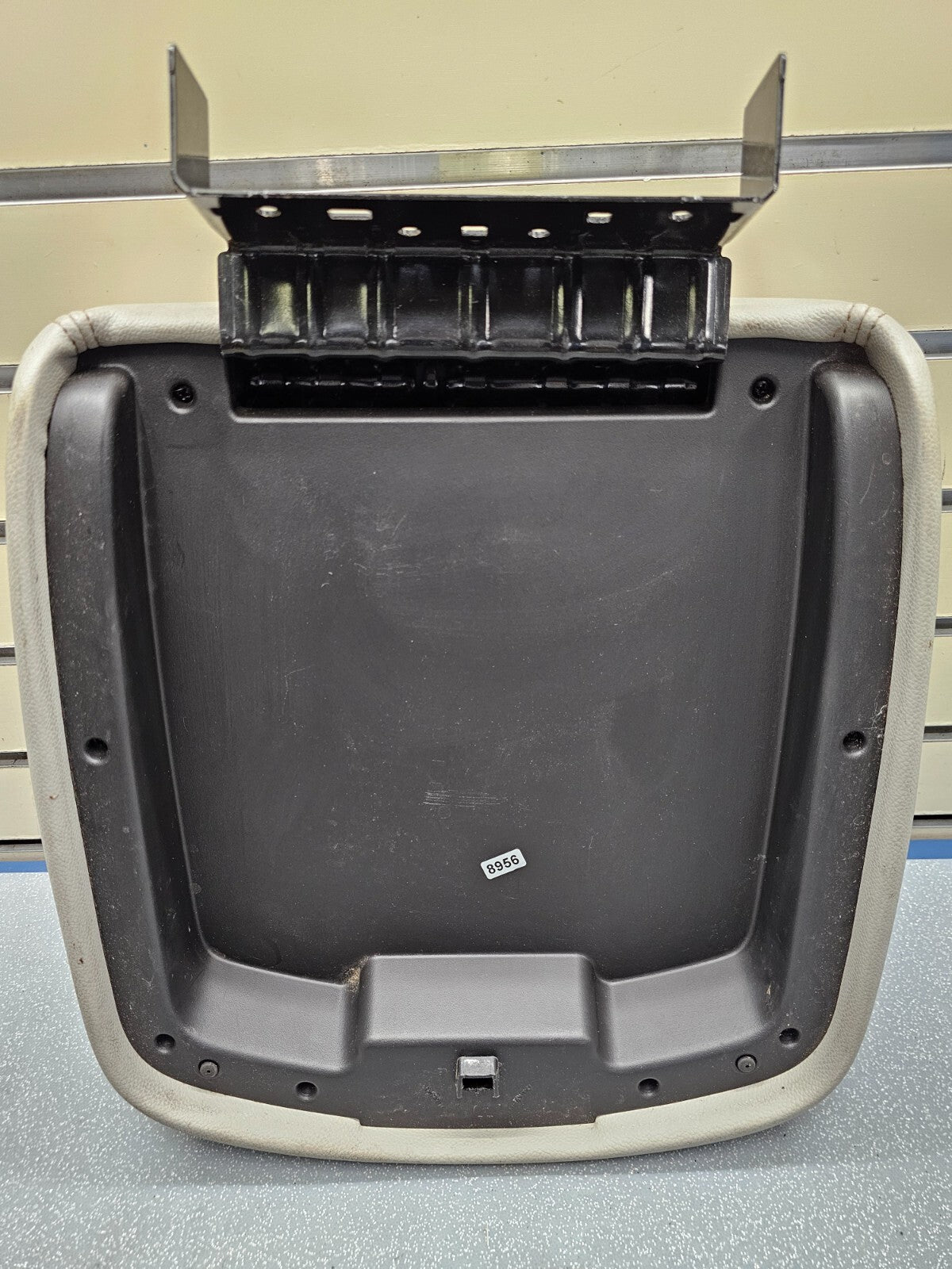 07-14 Silverado Sierra Center Console Armrest Lid Leather Cover Assembly LT GRAY