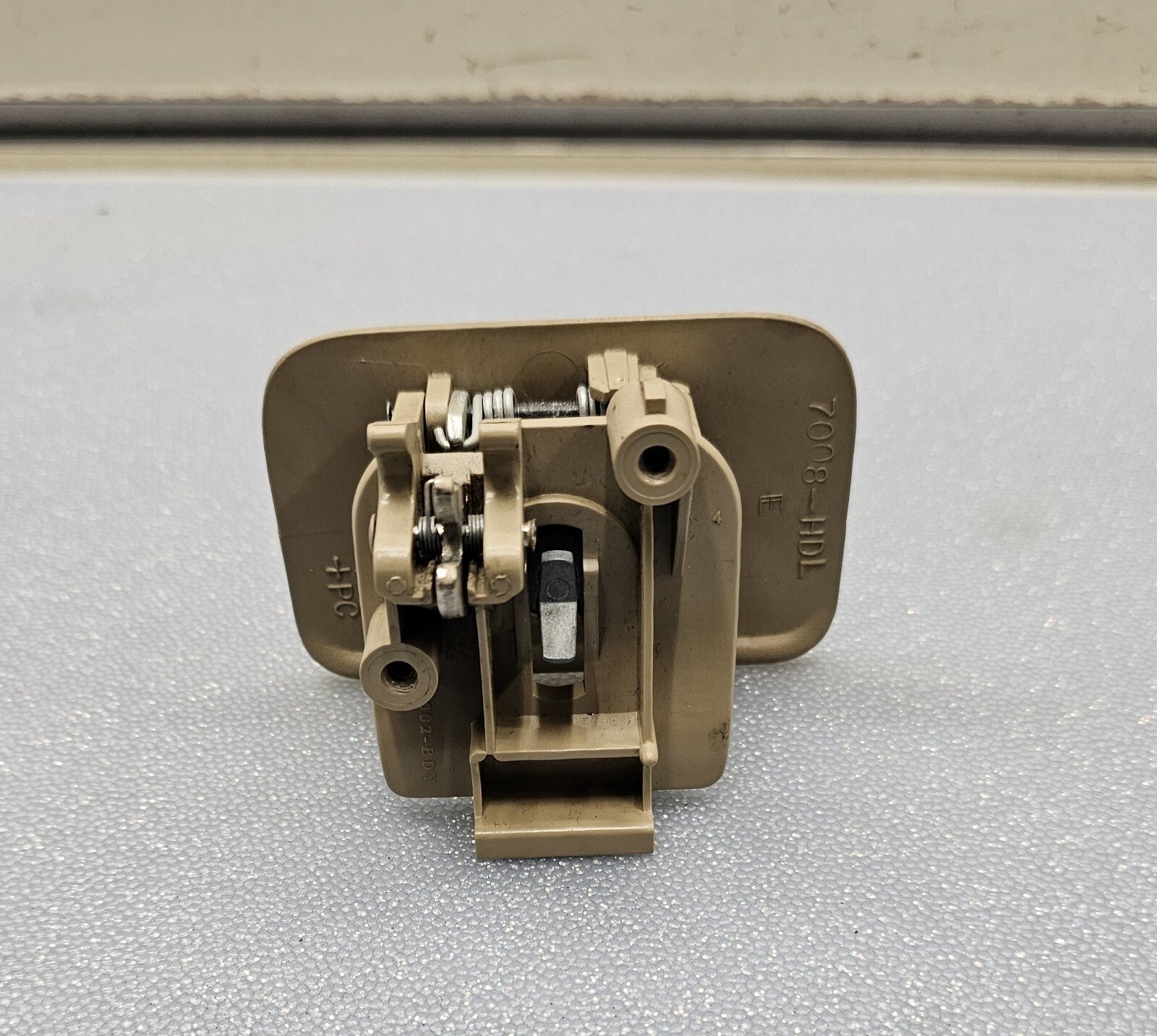 🔥03-07 Cadillac CTS SRX 05-09 STS Glove Box Latch Lock Handle Assembly Tan OEM