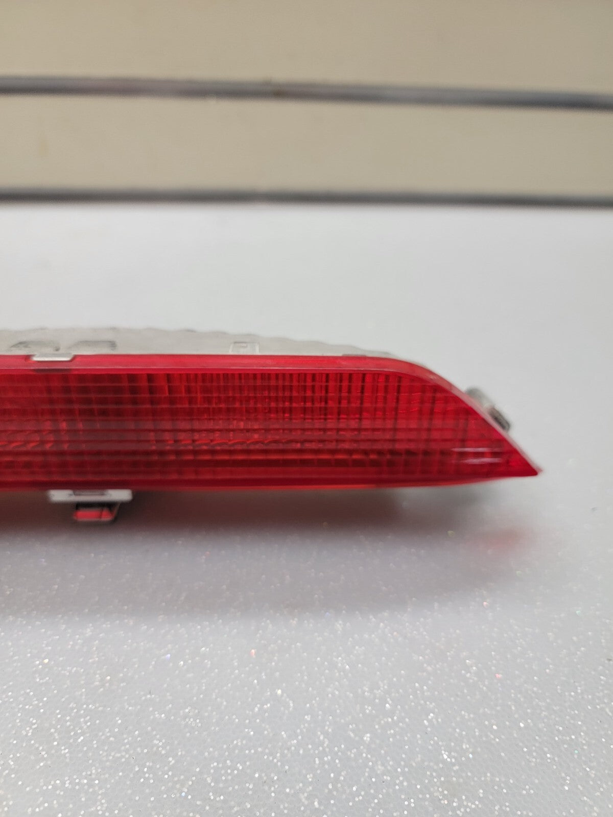 03-08 VIBE MATRIX OEM CENTER 3RD THIRD HIGH MOUNT BRAKE LIGHT LAMP/VM