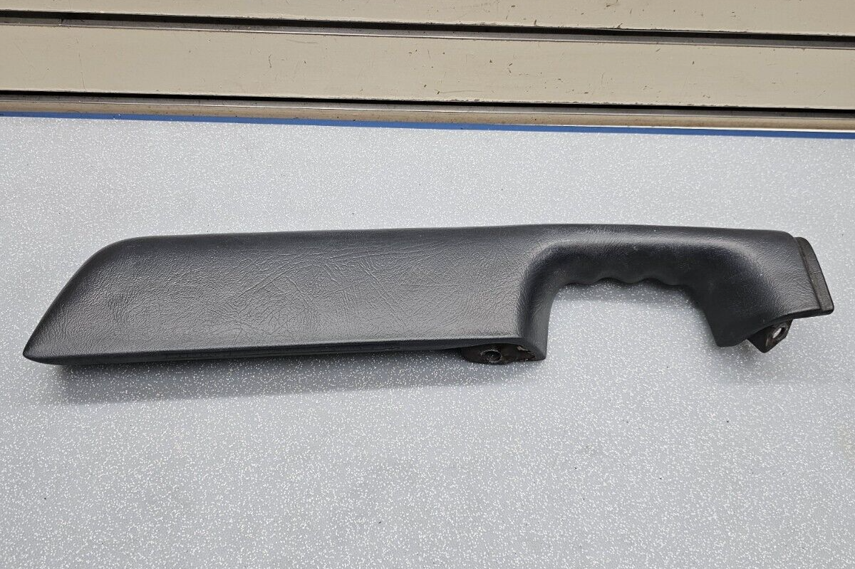 98-04 BLAZER S10 JIMMY SONOMA Door Panel Armrest Pull Handle Passenger Graphite
