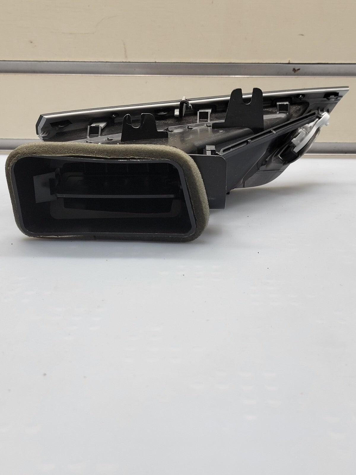 10-17 CHEVROLET EQUINOX FRONT CENTER DASH BEZEL right passenger AIR VENT SILVER