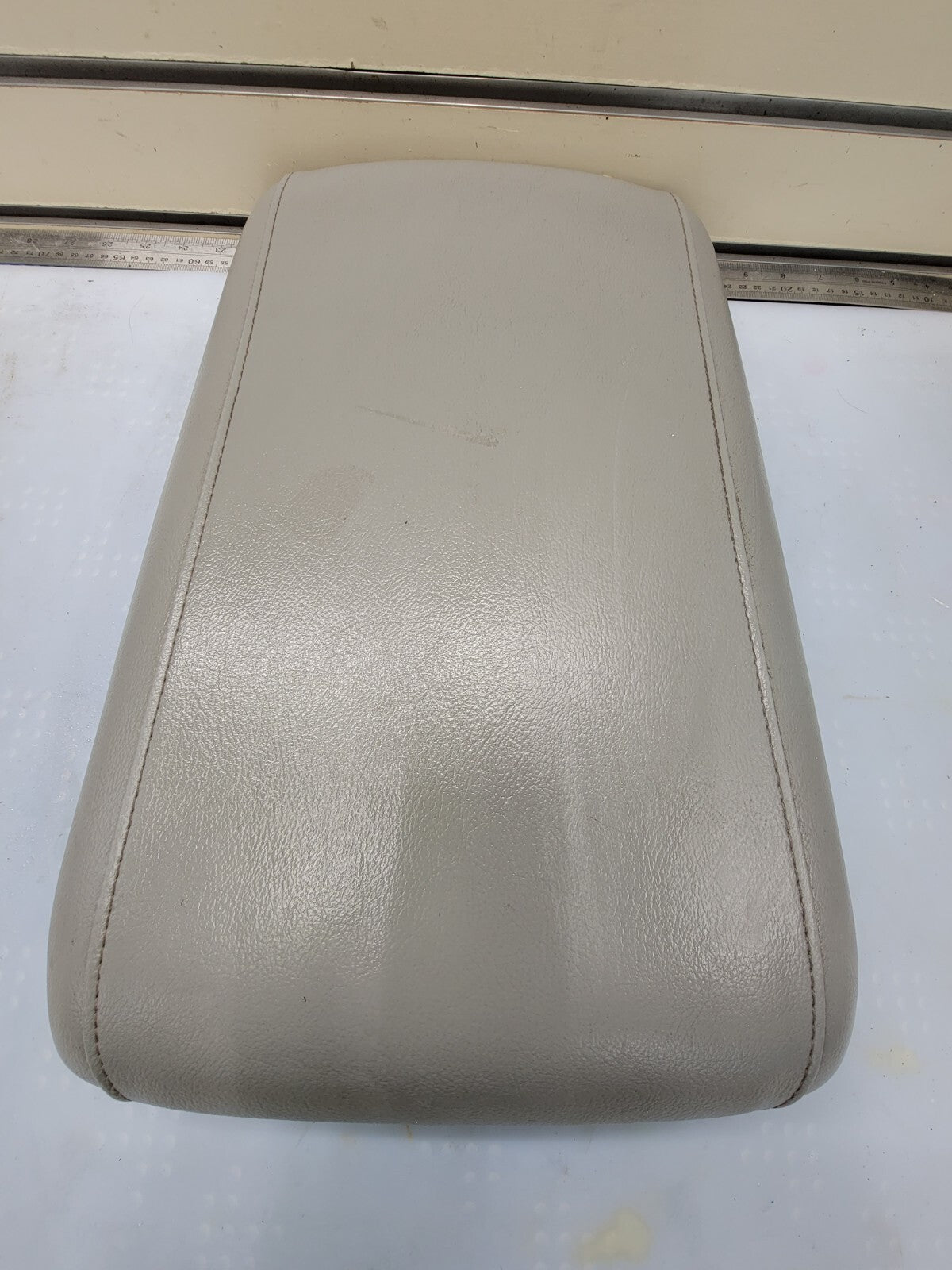 🔥2003-2006 FORD EXPEDITON CENTER CONSOLE ARMREST LID LIGHT GRAY LEATHER