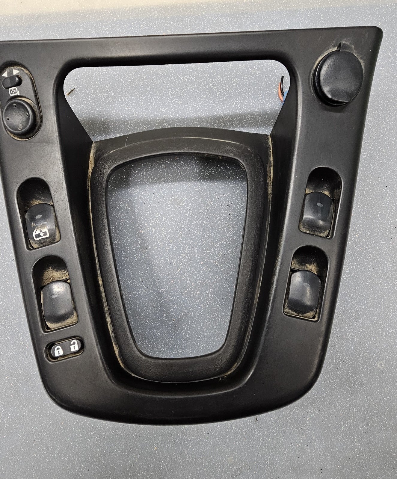 🔥06-07 Saturn Vue Console Master Power Window Switch Shifter Bezel OEM