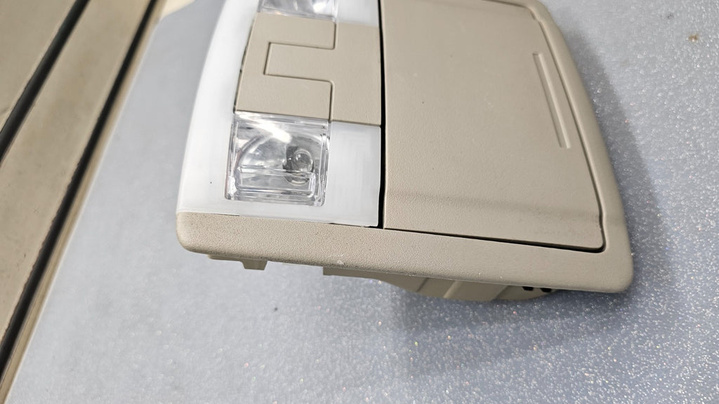 🔥07-19 EDGE TAURUS F150 FRONT OVERHEAD CONSOLE DOME LIGHT STORAGE ASSEMBLY TAN