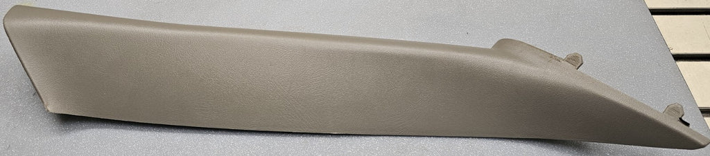 99-06 SILVERADO SIERRA Roof Molding A PILLAR Trim RIGHT Passenger LIGHT GRAY P3