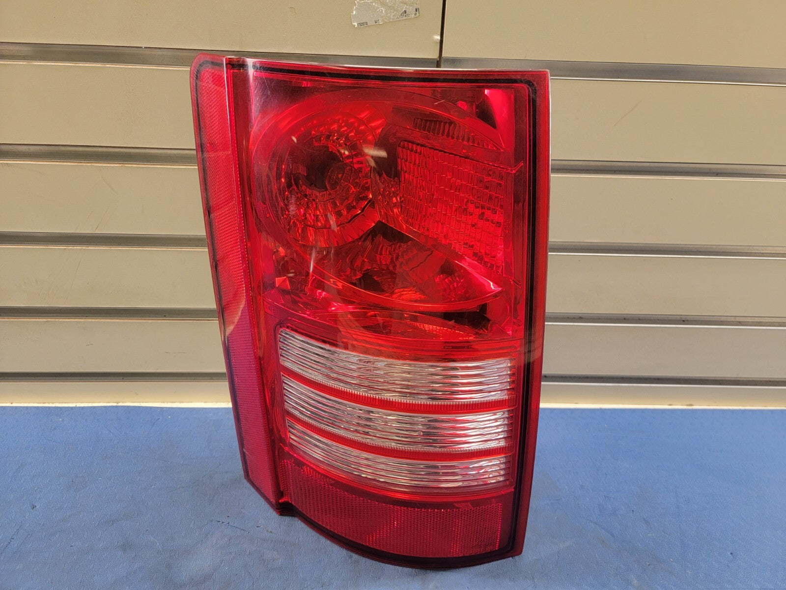 🔥2008-2010 CHRYSLER TOWN & COUNTRY  LEFT DRIVER TAILLIGHT REAR LAMP LIGHT