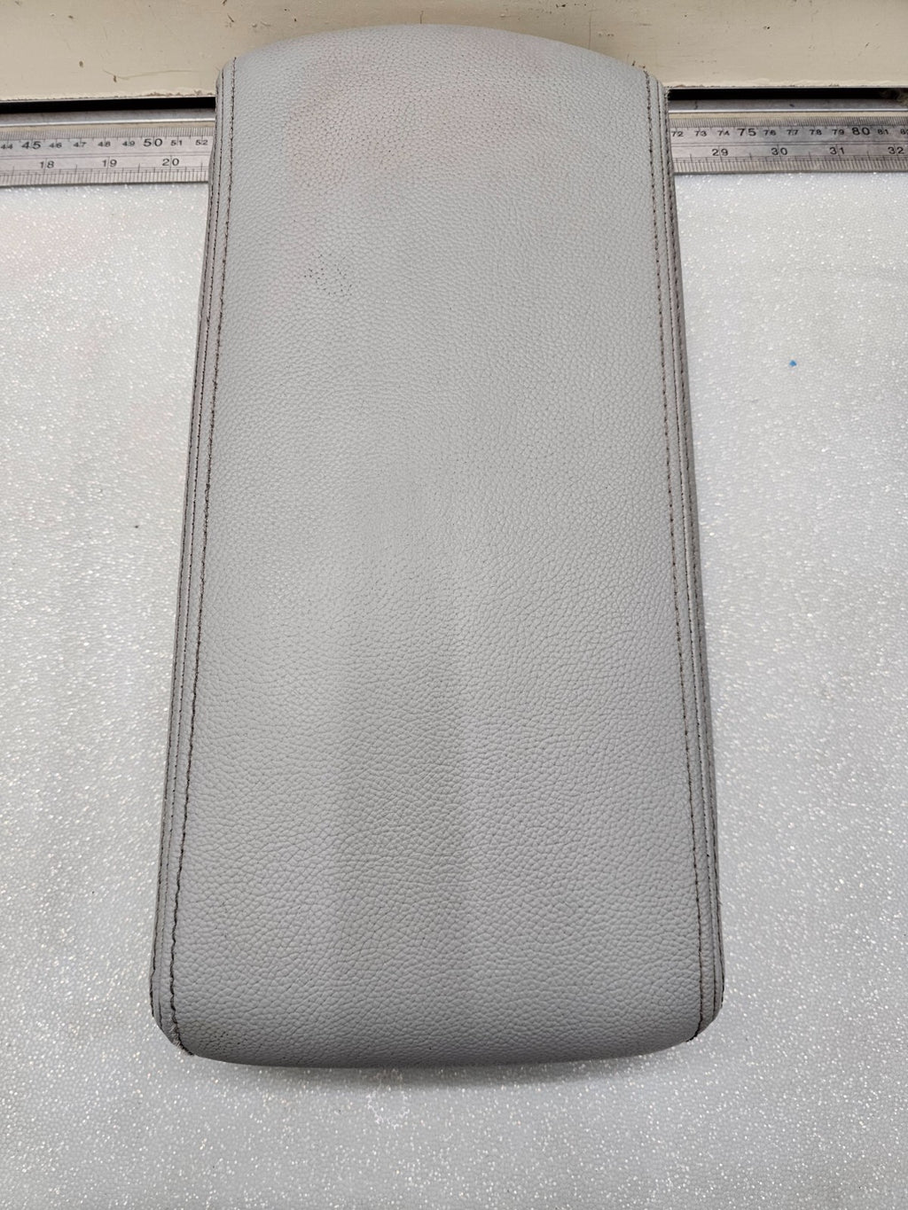 🔥04-09 Dodge DURANGO Center Console ARMREST LID Compartment Top LIGHT GRAY L5