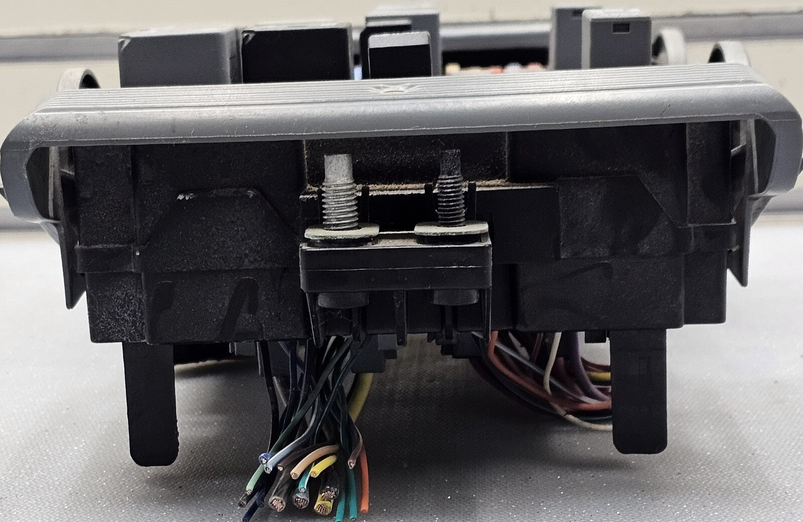 07-09 Suburban Yukon Engine Fuse Box Relay Body Control Module Integrated Power
