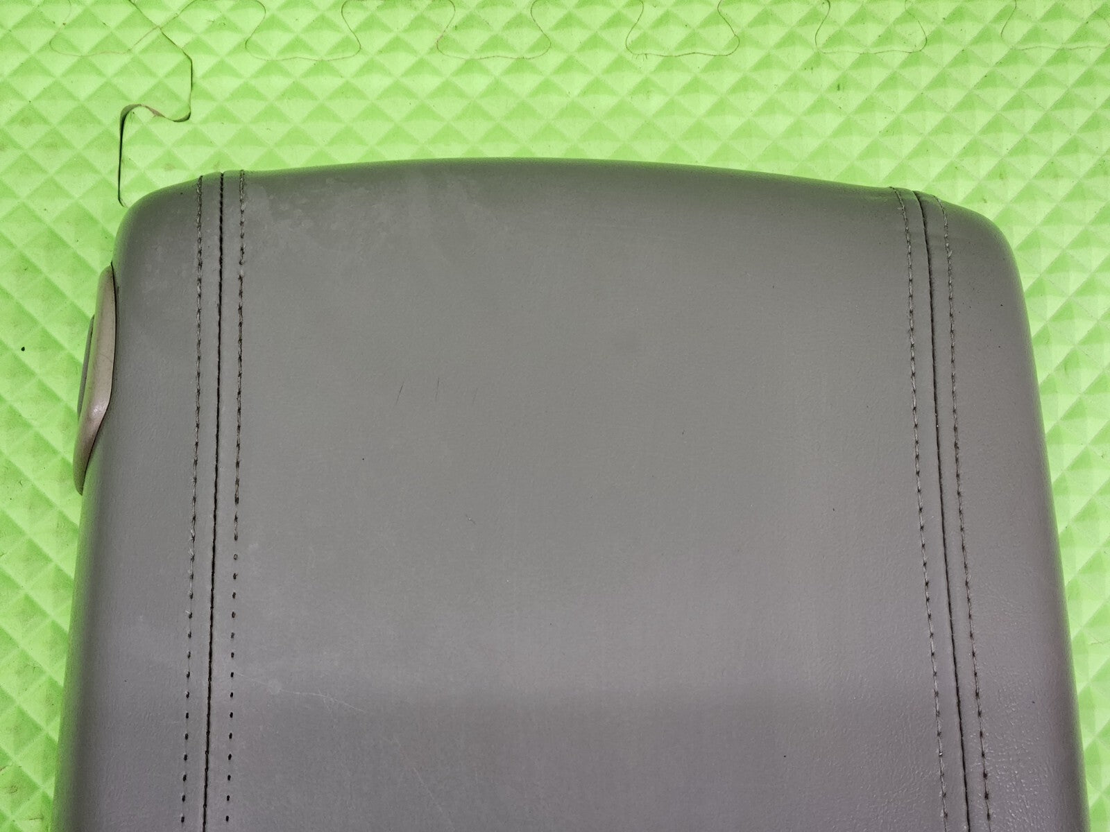 🔥02-06 Cadillac ESCALADE YUKON Center Console Armrest Storage LEATHER GRAY