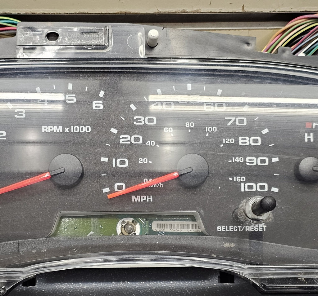 04-08 Ford E Series E150 E250 Dash Instrument Cluster Speedometer Tachometer OEM