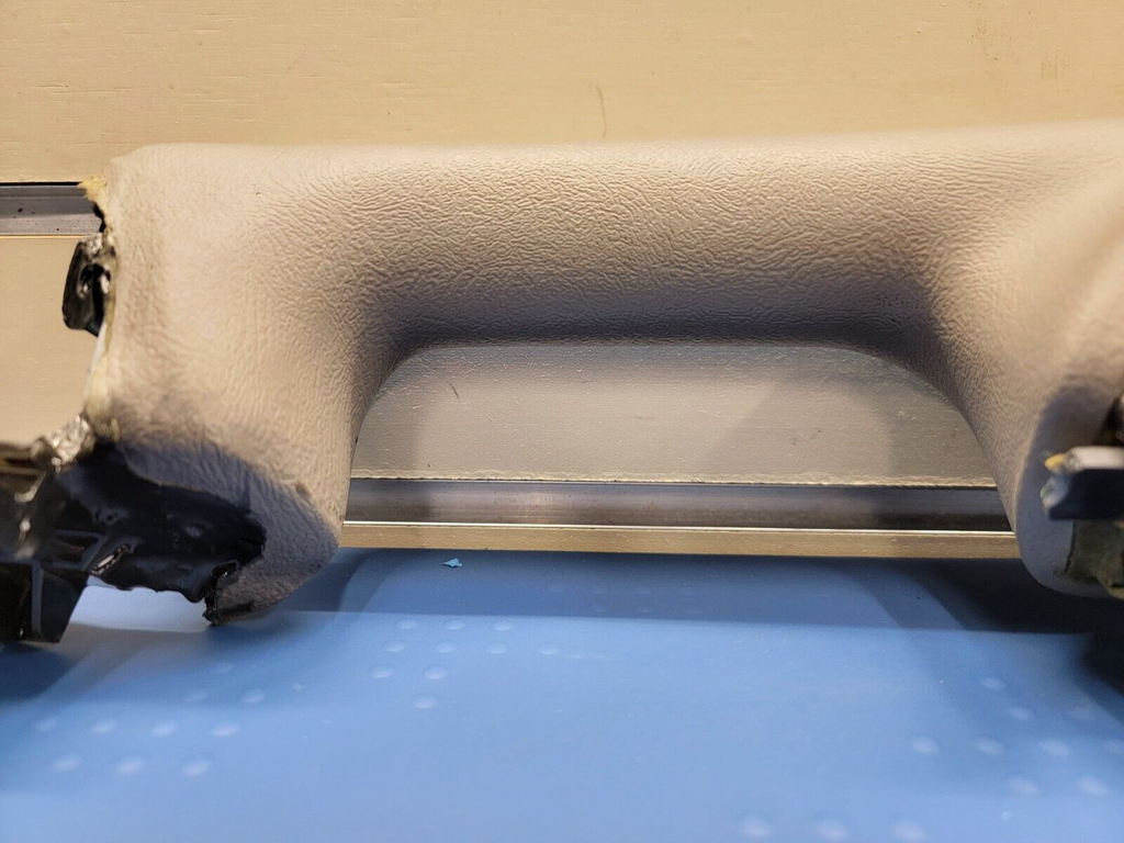 03-06 Silverado SIERRA TAHOE Door Panel ARMREST Front right Handle light gray H2