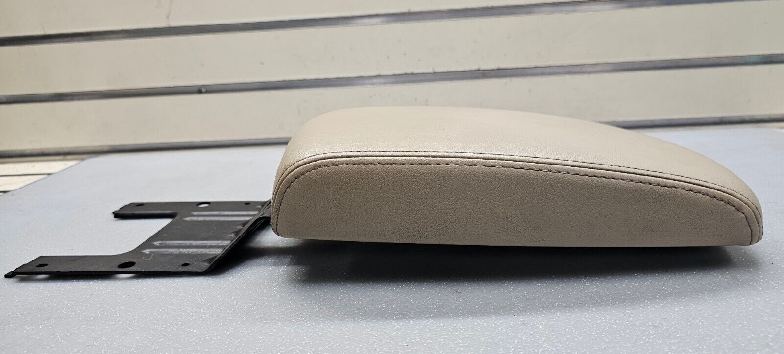 🔥07-08 Maxima Armrest Center Console Cover Sliding Lid Top Pad Storage Tan OEM