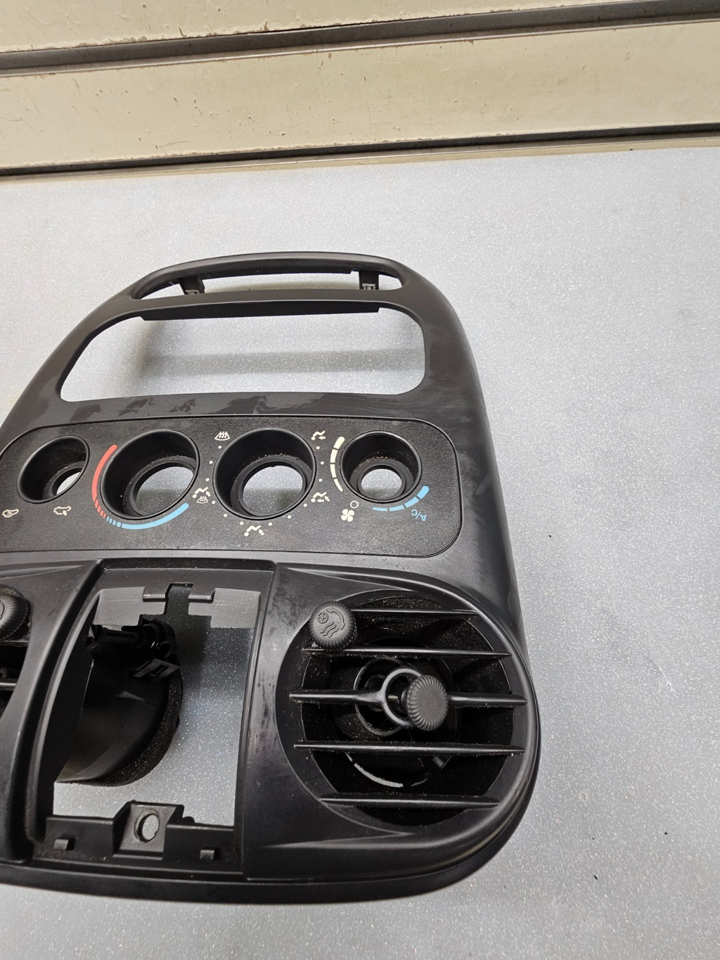 🔥01-05 Chrysler PT CRUISER Dash Radio Bezel Climate Trim Panel BLACK B17