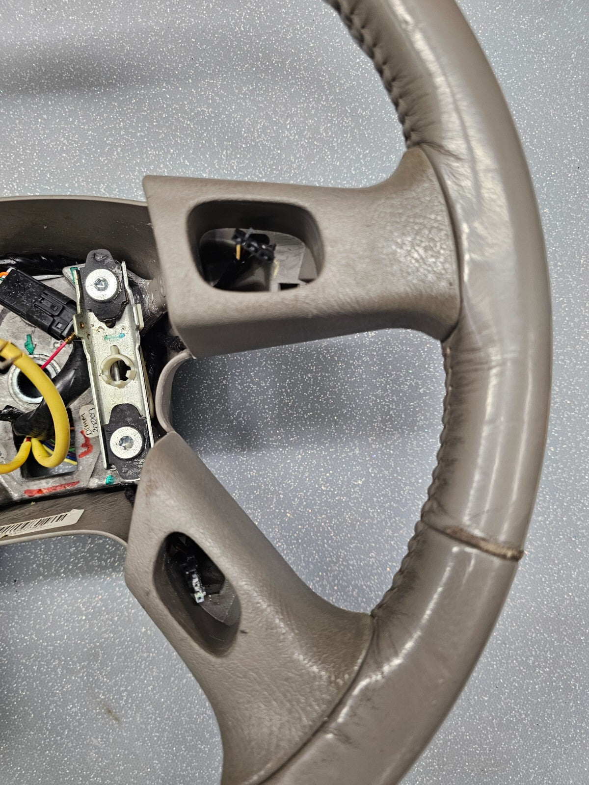 03-06 Chevy Tahoe Suburban GMC Yukon CADILLAC Escalade Steering Wheel Column TAN