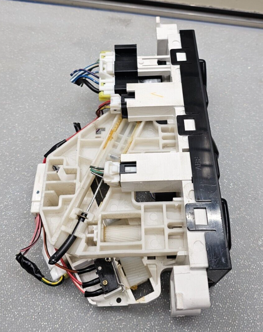 96-00 Nissan Pathfinder AC Heater Temperature Dash Climate Control Switch Panel