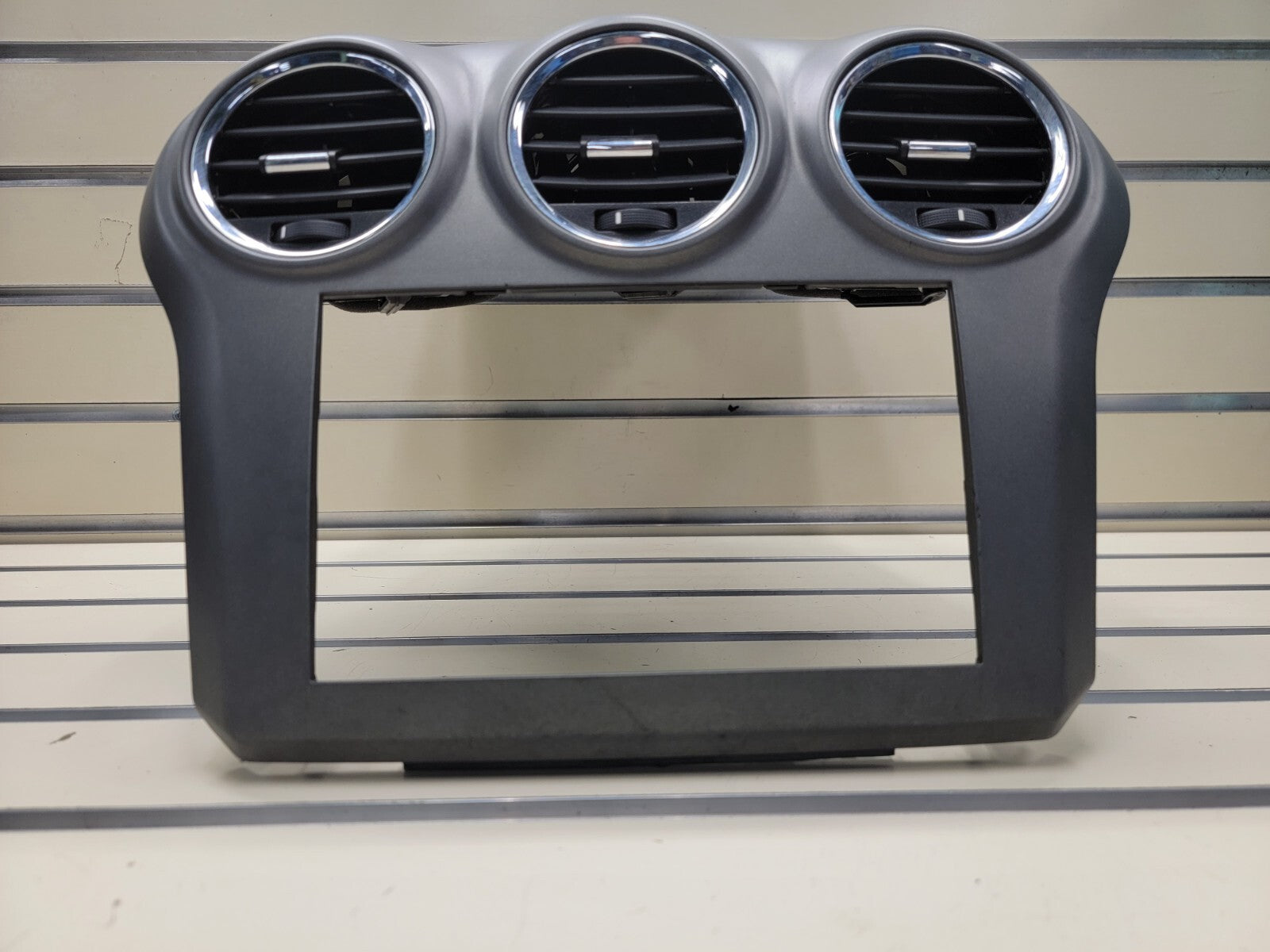 🔥08-10 Saturn Vue Center Dash Radio Stereo Bezel Trim With Vents OEM Gray B31