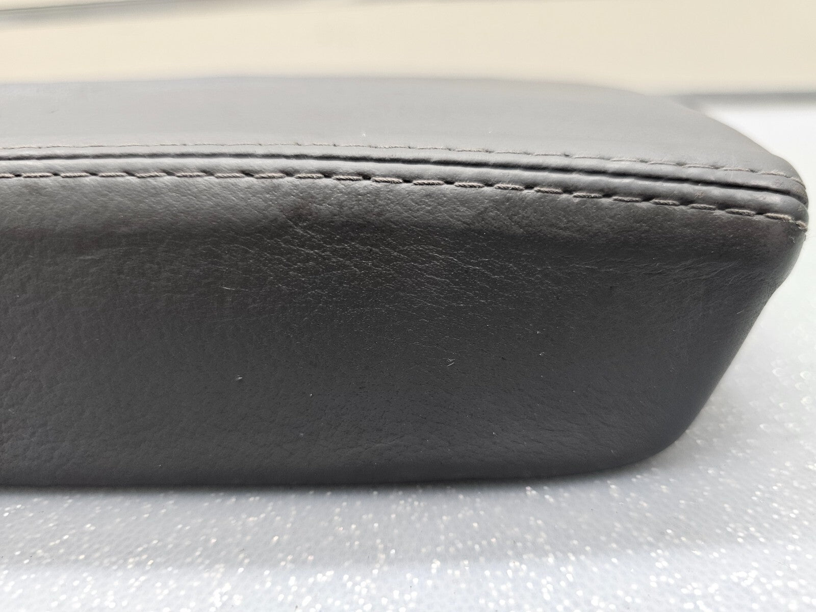 04-08 Acura TSX Center Console Lid Arm Rest Top Pad Cover Assembly Leather Black