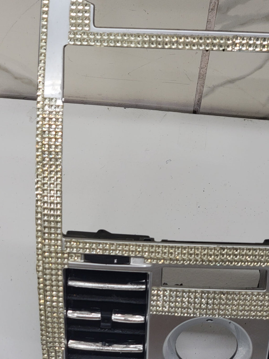05-07 CHRYSLER 300 RADIO BEZEL CENTER AIR VENTS Storage CARBON SILVER B16