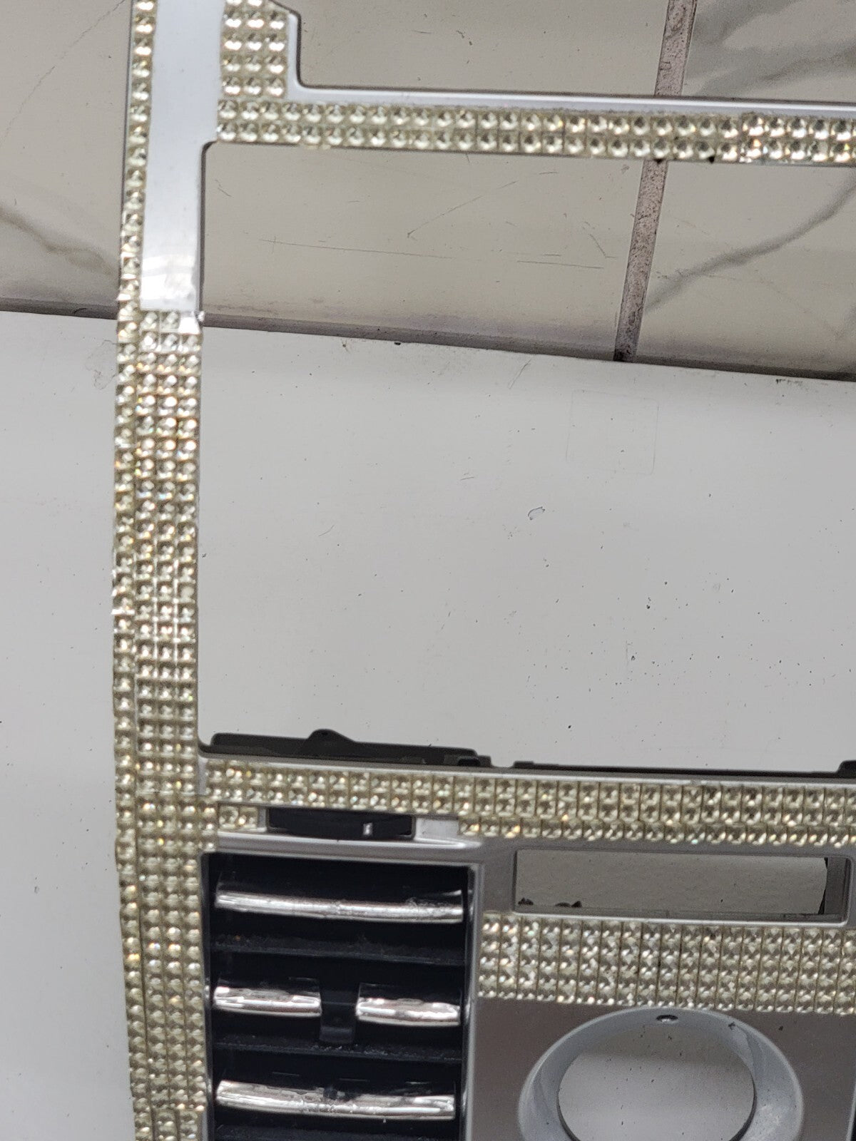05-07 CHRYSLER 300 RADIO BEZEL CENTER AIR VENTS Storage CARBON SILVER B16