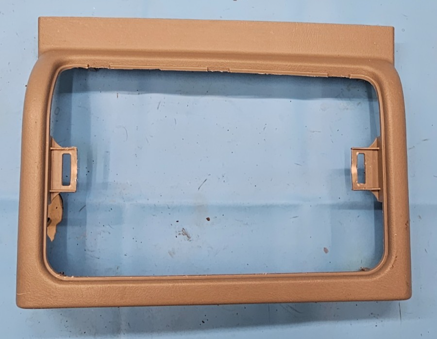 🔥03-06 CHEVY SILVERADO SIERRA DASH UPPER CENTER CONSOLE STORAGE CUBBY BEZEL TAN