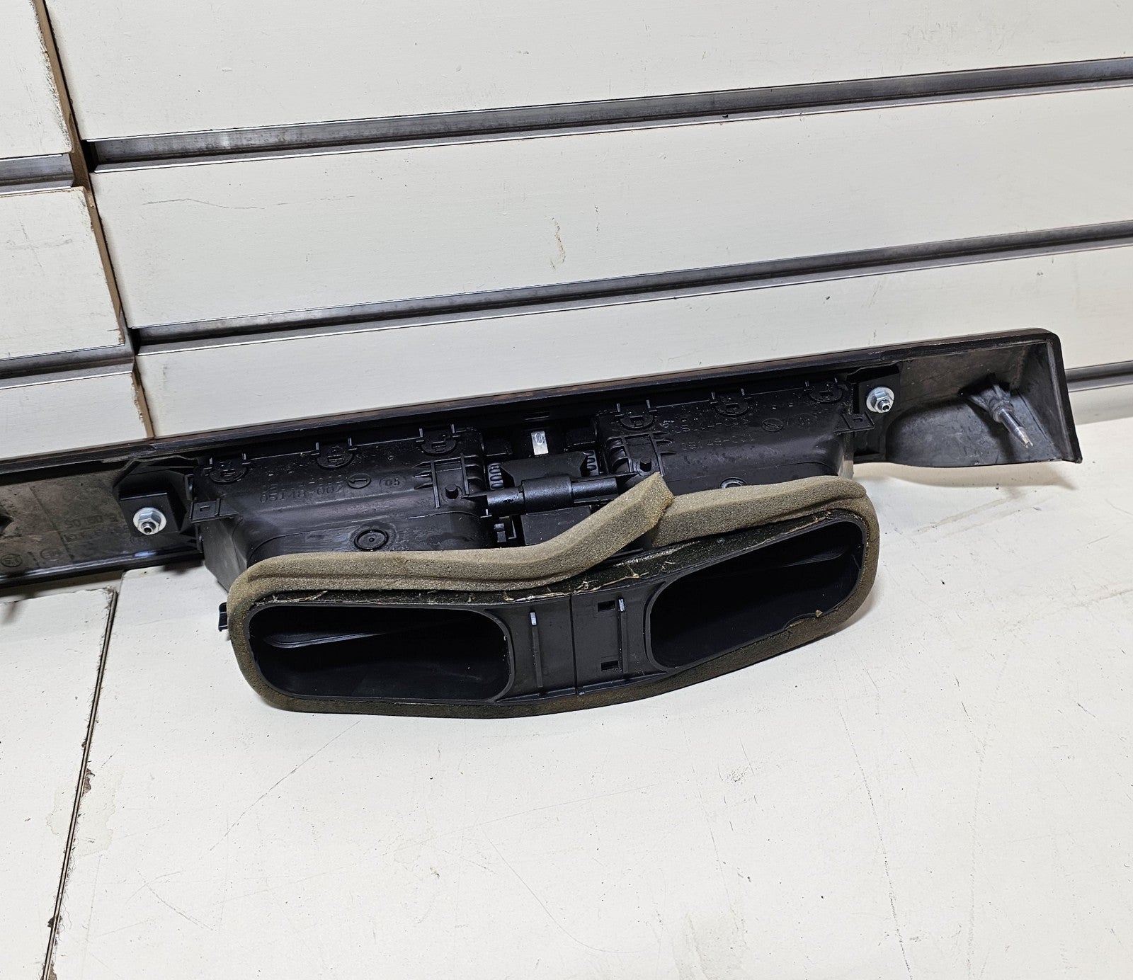 06-13 BMW E90 E92 FRONT RIGHT PASSENGER DASH TRIM PANEL VENT WALNUT WOODGRAIN