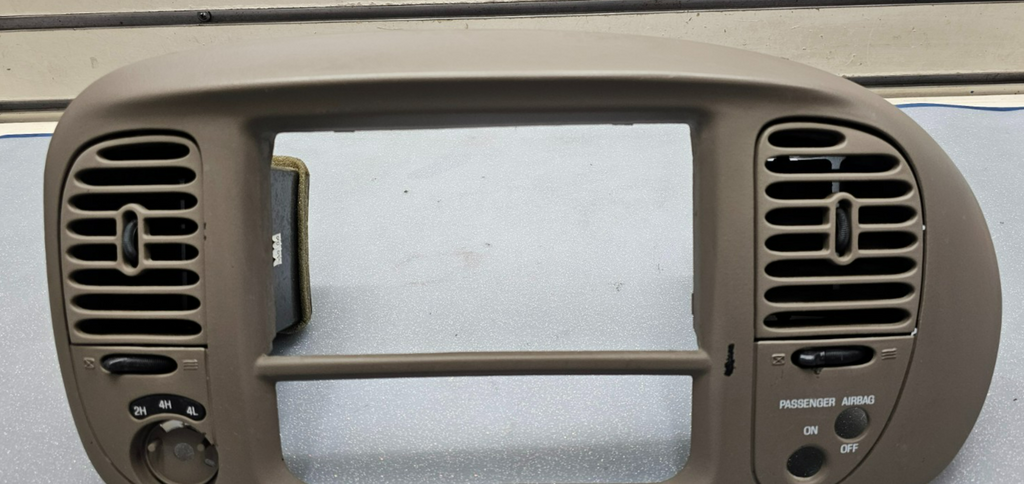 🔥97-03 Ford F150 Center Dash AM FM Radio Climate Trim Stereo BEZEL Panel TAN