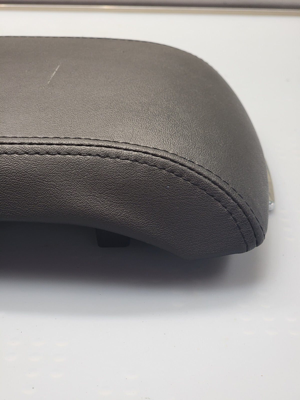 2007-2010 Ford Edge Center Console Lid Leather Arm rest Assembly OEM Black