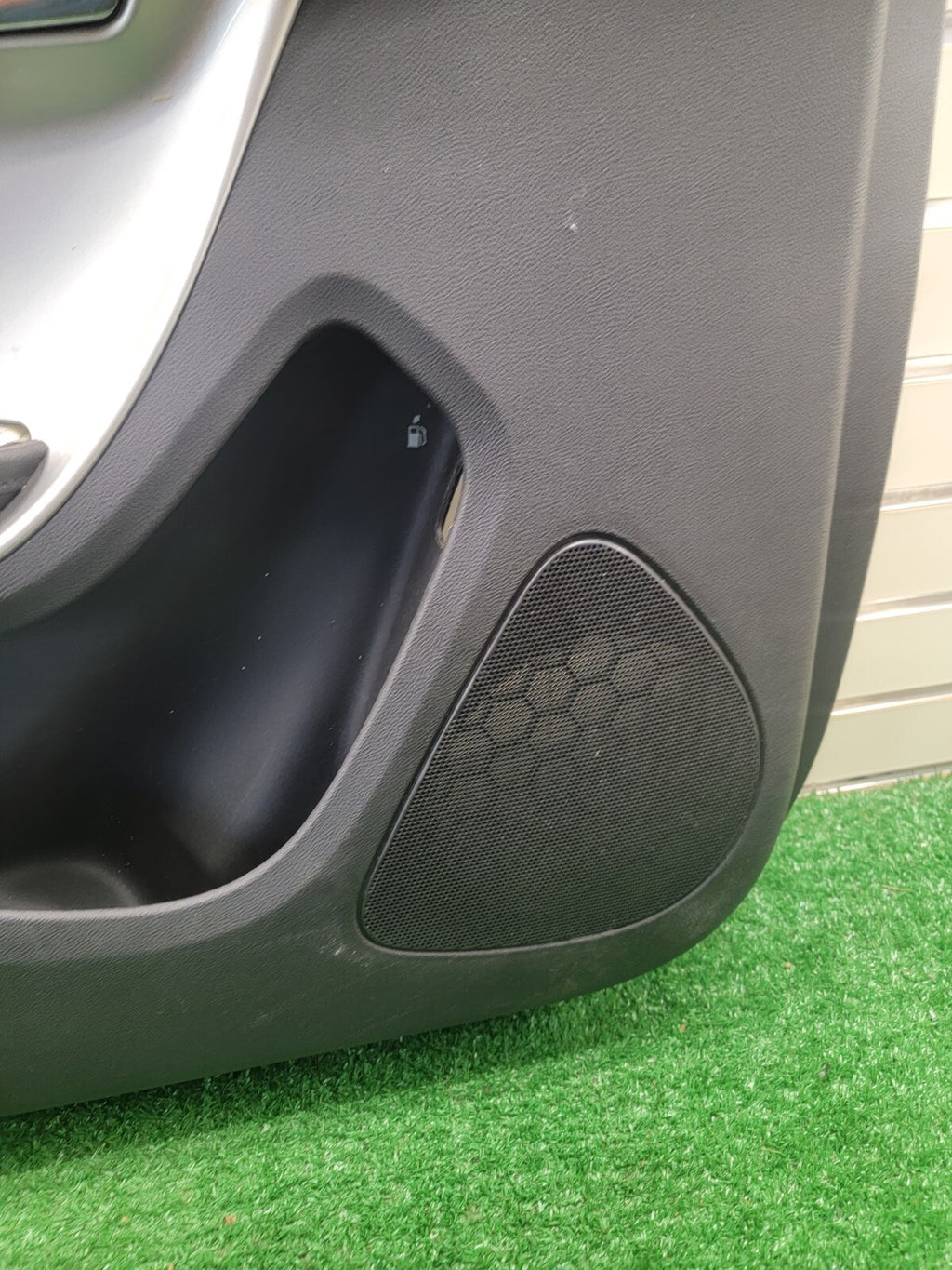 🔥2011-2015 Chevrolet Volt LEFT DRIVER Front Door Panel OEM black/tan