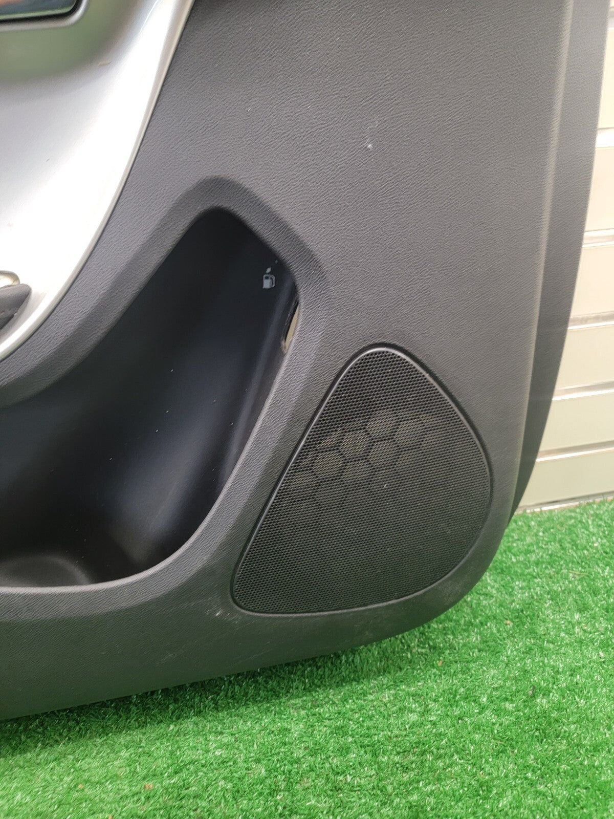 🔥2011-2015 Chevrolet Volt LEFT DRIVER Front Door Panel OEM black/tan