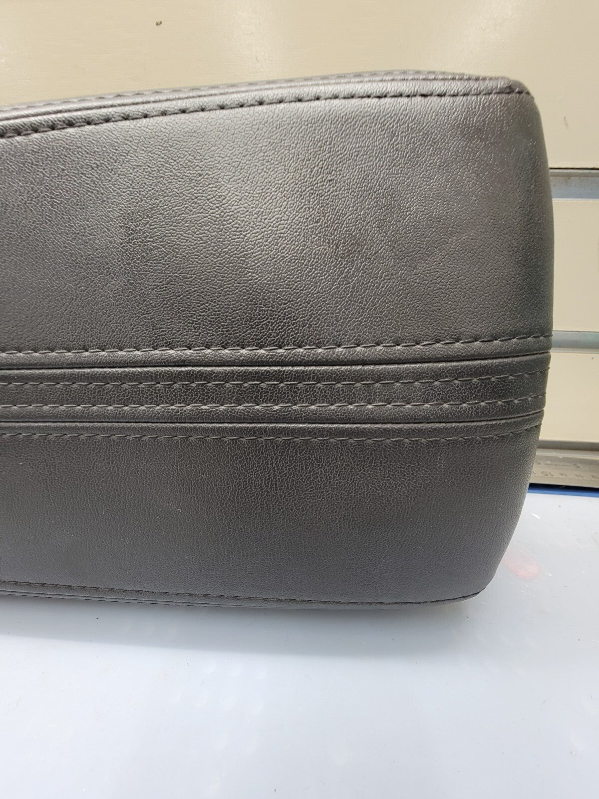 🔥2010 - 2012 Lincoln MKZ Center Console Lid Armrest Dark Gray Leather