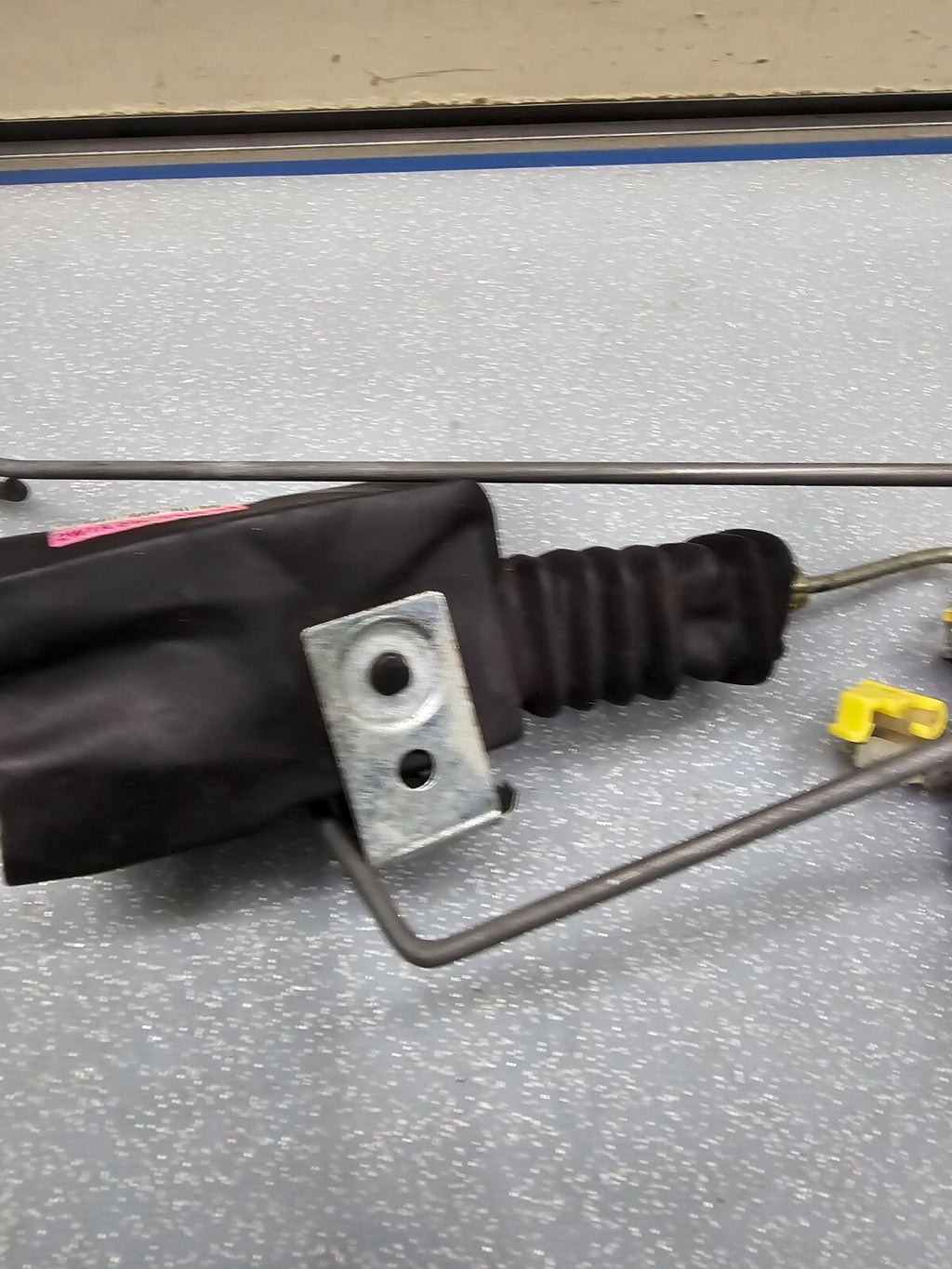 🔥2003-2011 LINCOLN TOWN CAR LEFT HAND REAR DOOR LOCK LATCH ACTUATOR ASSEMBLY
