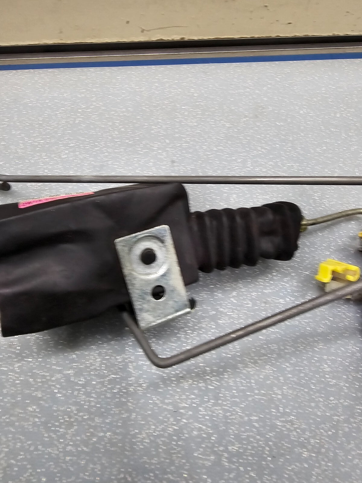 🔥2003-2011 LINCOLN TOWN CAR LEFT HAND REAR DOOR LOCK LATCH ACTUATOR ASSEMBLY