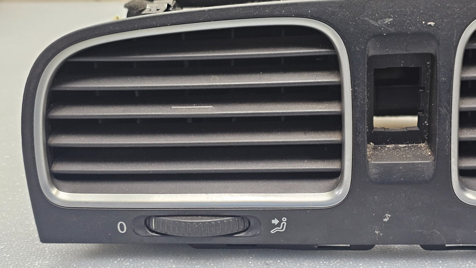 🔥10-14 Volkswagen Golf Front Center Dash AC Air Vent Heater Conditioning Black