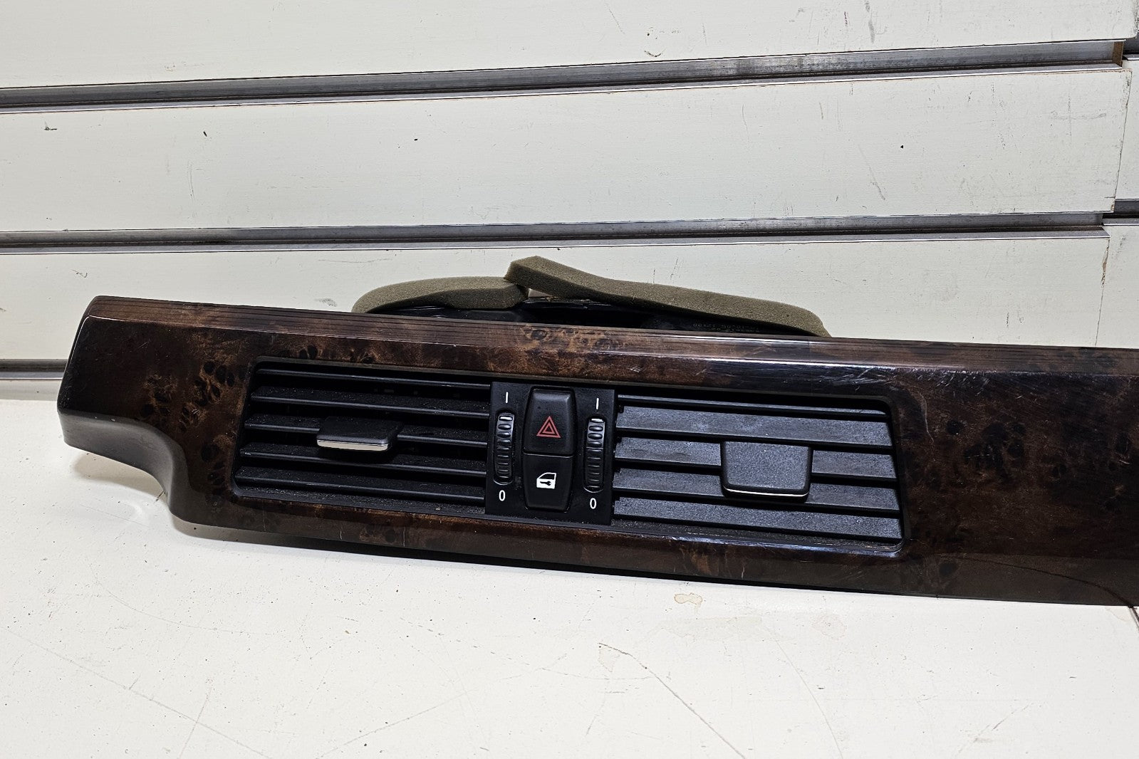 06-13 BMW E90 E92 FRONT RIGHT PASSENGER DASH TRIM PANEL VENT WALNUT WOODGRAIN