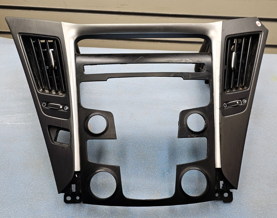 11-14 Sonata Center Dash Radio Surround Bezel Trim Panel Climate Silver/Black