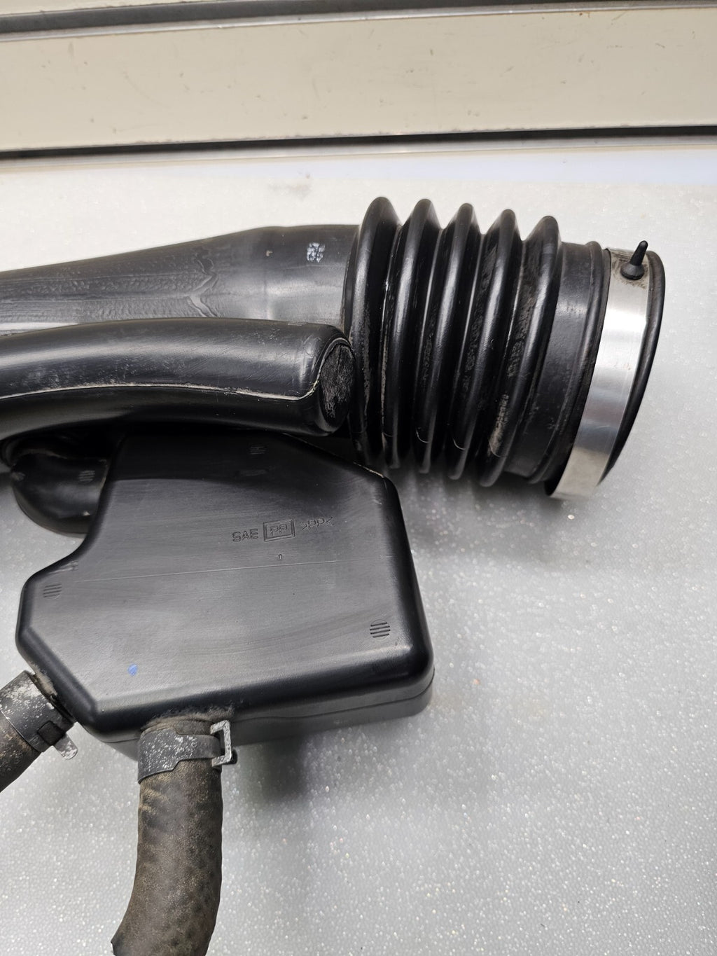 🔥2004-2008 Nissan Titan Armada Air Intake Cleaner Hose Tube Duct 5.6L Assembly