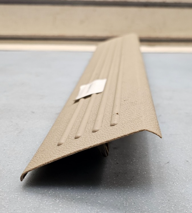 🔥07-14 SILVERADO SIERRA LEFT FRONT CREW CAB DOOR SILL SCUFF PLATE TRIM TAN