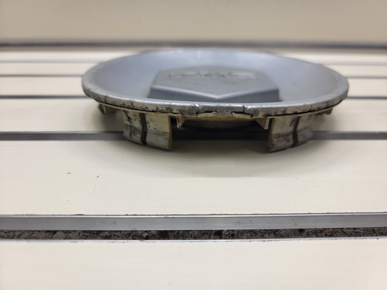 🔥2004 - 2007 GMC Envoy XL Polished wheel Center Cap