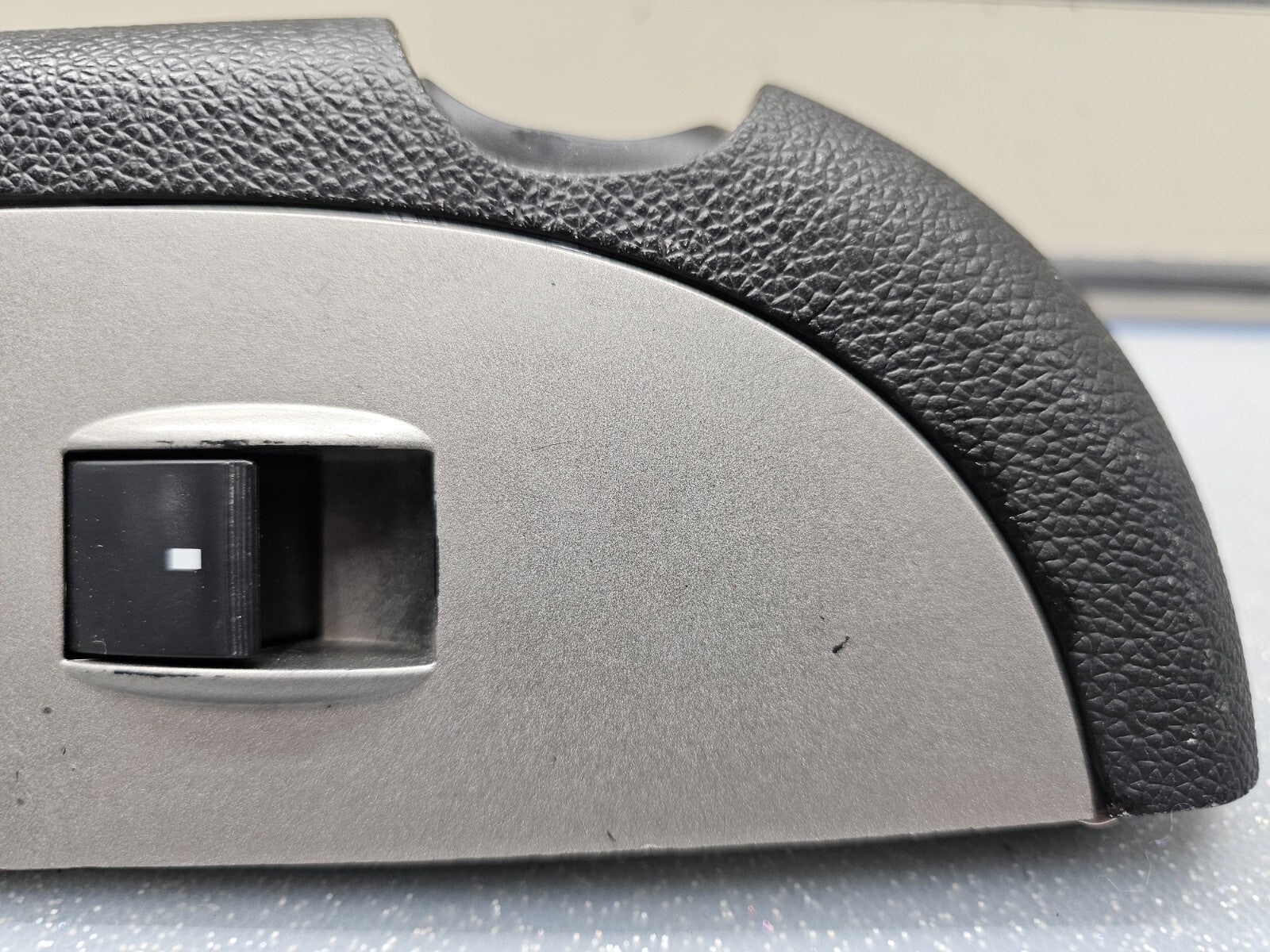 07-10 CHEVY SILVERADO GMC PASSENGER RIGHT SIDE POWER WINDOW SWITCH SILVER WS47