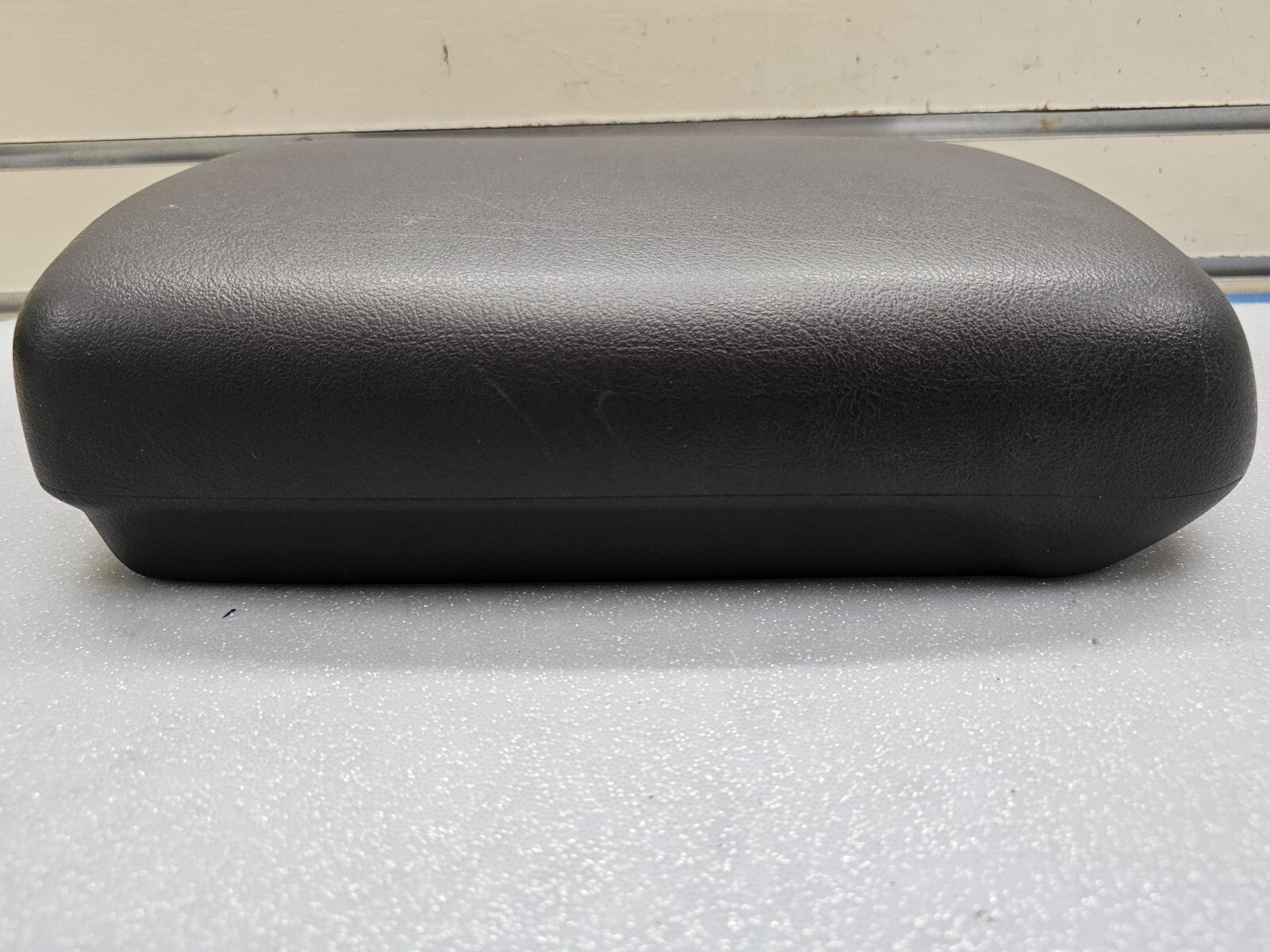 17-18 HYUNDAI ELANTRA Front Center Console Lid Arm Rest Cover Leather BLACK OEM